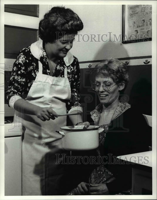 1988 Press Photo Judith Lucas & Dorothy Canepari in Daughters - cvb31022 - Historic Images