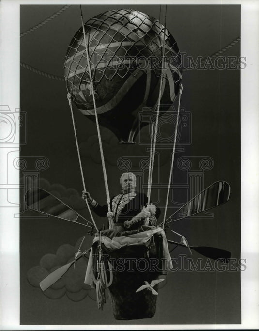 1992 Press Photo Scene from H.M.S. Pinafore play-Douglas Chamberlain - cvb31104 - Historic Images