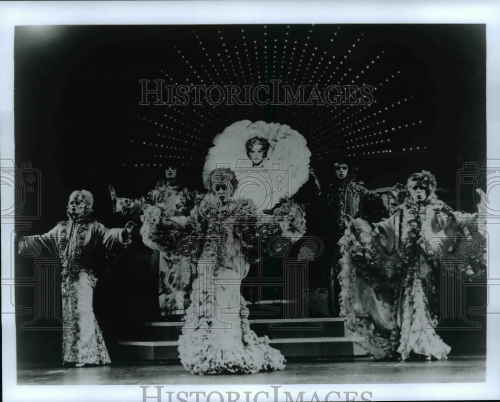 1988 Press Photo The Notorious Cagelles in a scene from &quot;La Cage Aux Folles&quot; - Historic Images