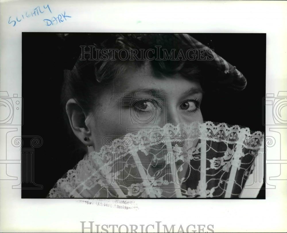 1989 Press Photo Ksenia Roshchakovsky as Mrs. Erlynne in Lady Windermere&#39;s Fan - Historic Images