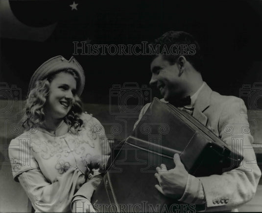 1993 Press Photo Amanda Pajer & David Center in George S. Kaufman's "June Moon" - Historic Images