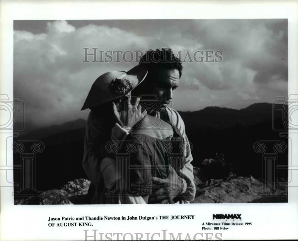 1995 Press Photo: Jason Patric & Thandie Newton in "The Journey of August King" - Historic Images