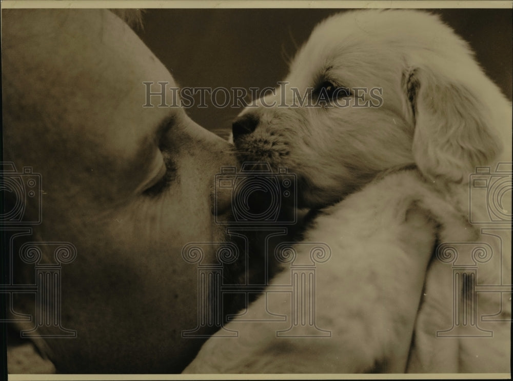 1994 Press Photo John Bradley Steck anf young Golden retriever - cvb31336 - Historic Images