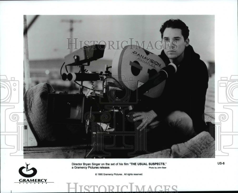 Press Photo Director Bryan Singer on the set of his film &quot;The Usual Suspects&quot; - Historic Images