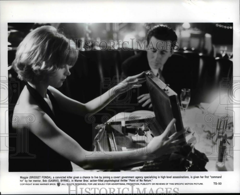 1994 Press Photo Bridget Fonda, Gabriel Byrne-Point of No Return - cvb31474 - Historic Images