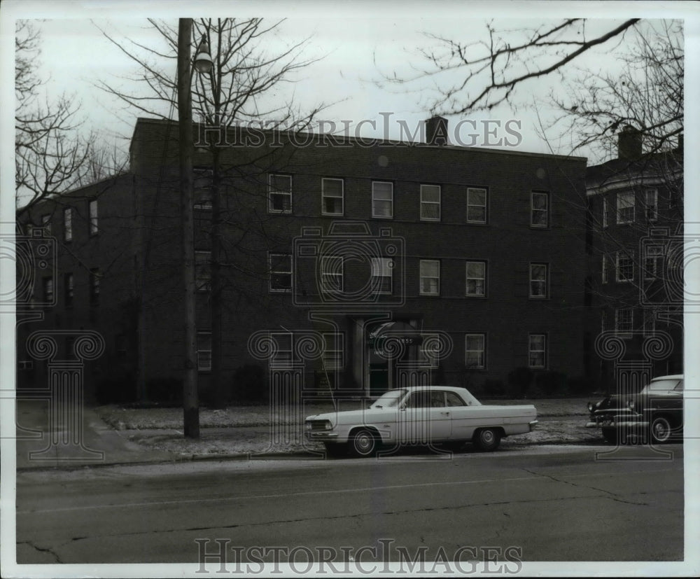 1965 Press Photo Park Shore Apartment - cvb31480 - Historic Images