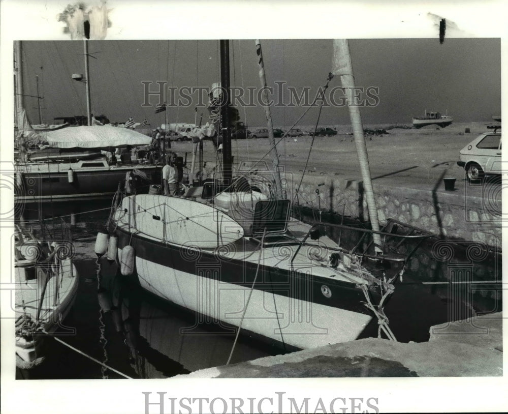 1985 Press Photo The Cynthia III, a handy 40-fiit sloop in the Greek Islands - Historic Images