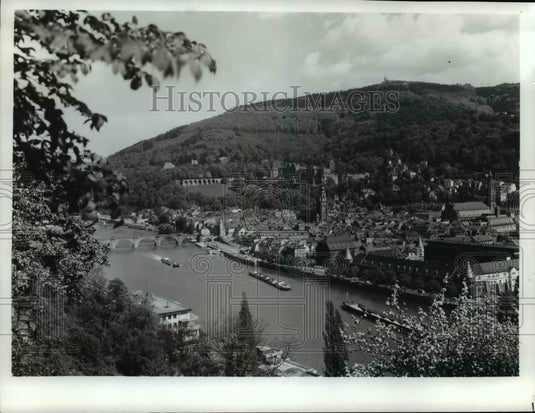 1977 Press Photo View of Heidelberg's town, castle, university & Neckar River - Historic Images