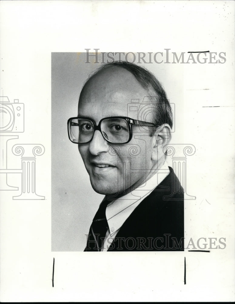 1985 Press Photo Bob Roberts-new employee-sports - cvb31706 - Historic Images