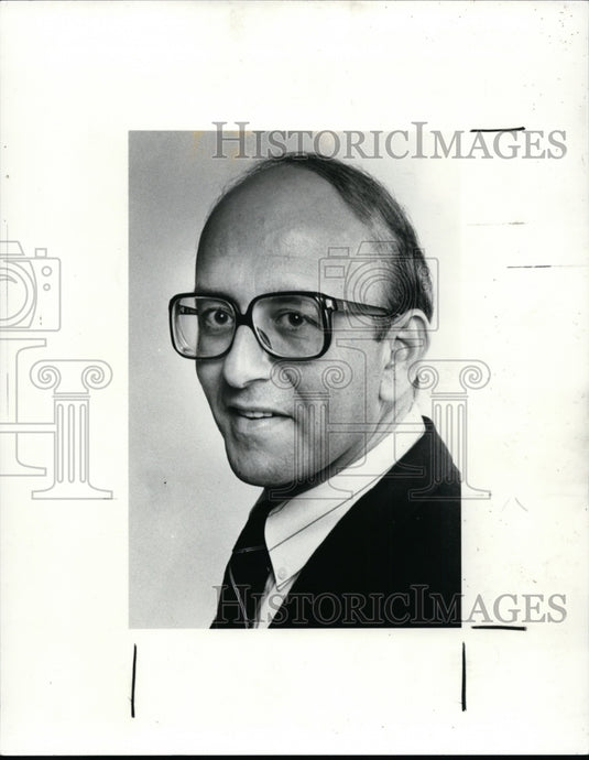 1985 Press Photo Bob Roberts-new employee-sports - cvb31706 - Historic Images