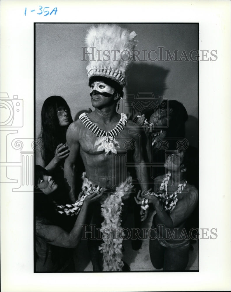 1990 Press Photo David Fabrizio om Savages - cvb31754 - Historic Images