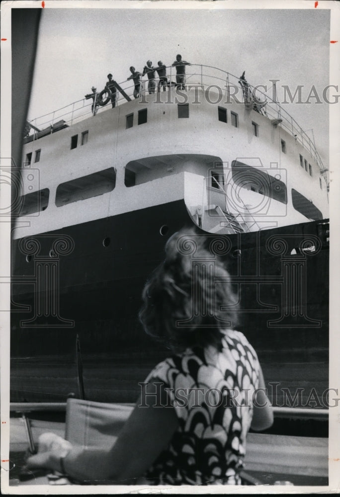 1975 Press Photo Russian ship Volkhovges refused permission to enter shore - Historic Images