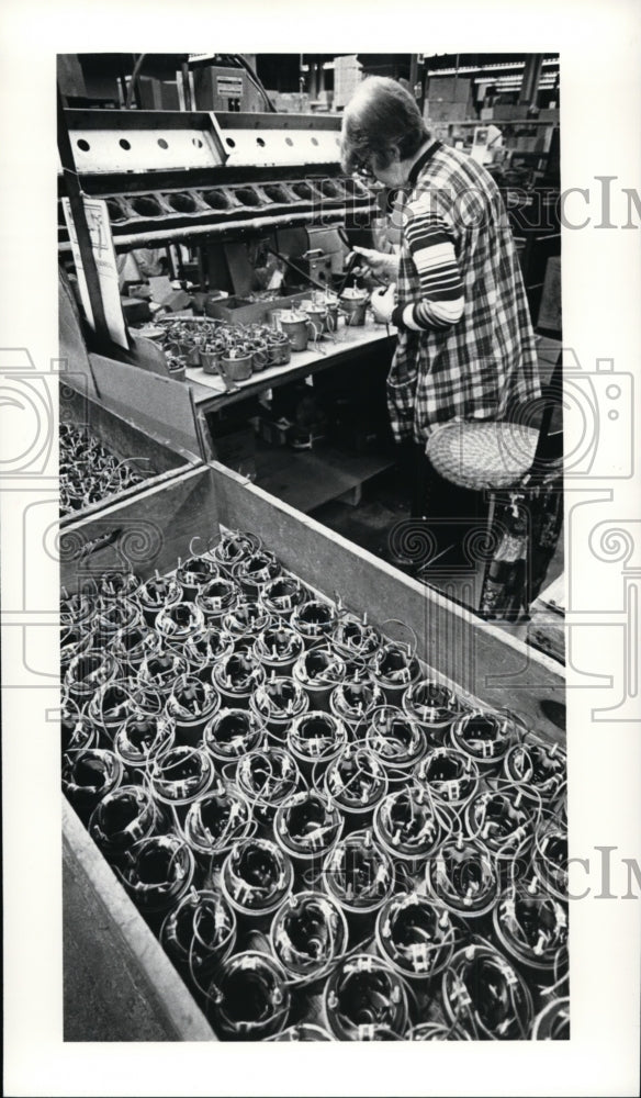 1980 Press Photo Royal Vacuum Cleaners at Royal Manufacturing Corp. - cvb31851 - Historic Images