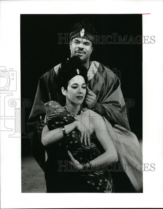1997 Press Photo King Shago and his queen in "Many Colors Make the Thunder-King" - Historic Images