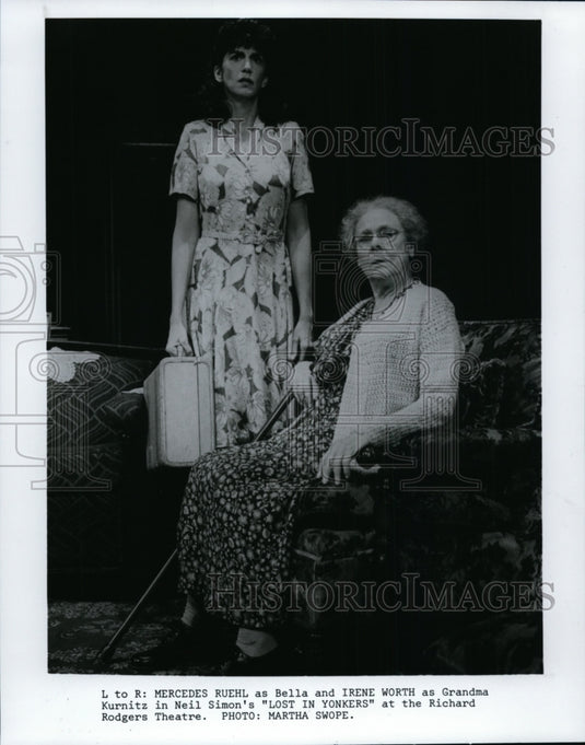 1991 Press Photo MERCEDES RUEHL and IRENE WORTH in "Lost in Yonkers" - cvb31880 - Historic Images