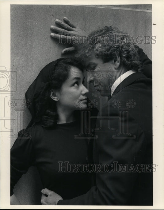 1984 Press Photo Morgan Lund & Cathy Long in an adaptation of Measure to Measure - Historic Images