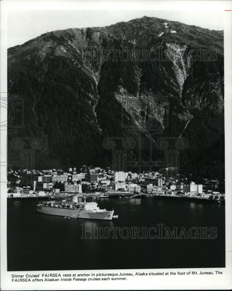 1978 Press Photo Sitmar Cruises' Fairsea rests at anchor in picturesque Juneau - Historic Images