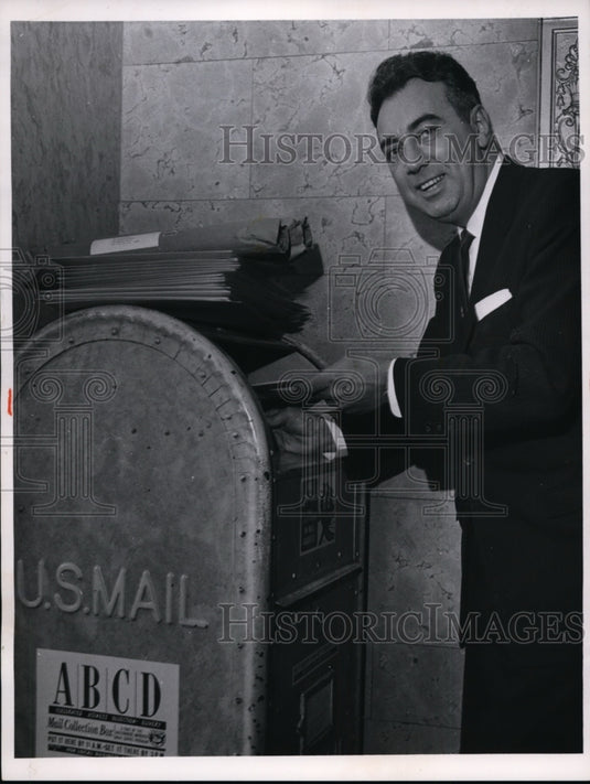 1964 Press Photo Ralph Perk mailing income tax papers - cvb32392 - Historic Images