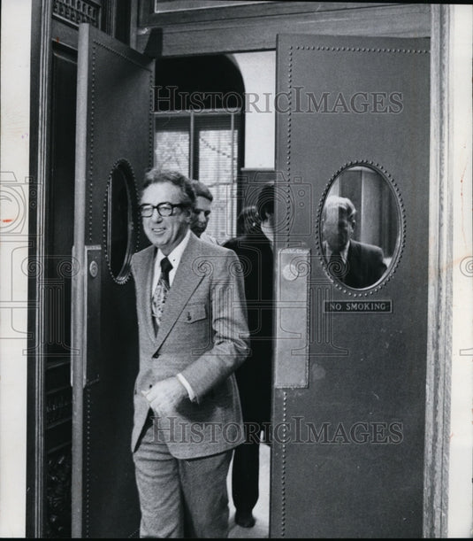 1972 Mayor Ralph Perk Testifies in Police Overtime Case-Historic Images