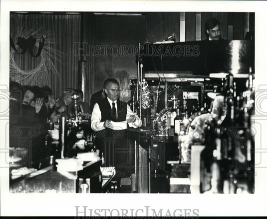 1986 Press Photo Tom Scott at piano at Coctail Hours at Theatrical- 711 Vincent - Historic Images