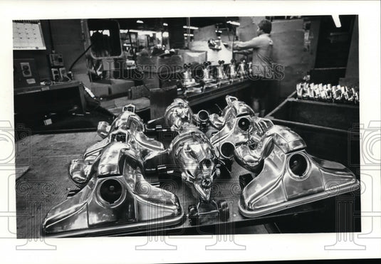 1980 Press Photo Royal Vacuum Cleaners move along production line - cvb32729 - Historic Images