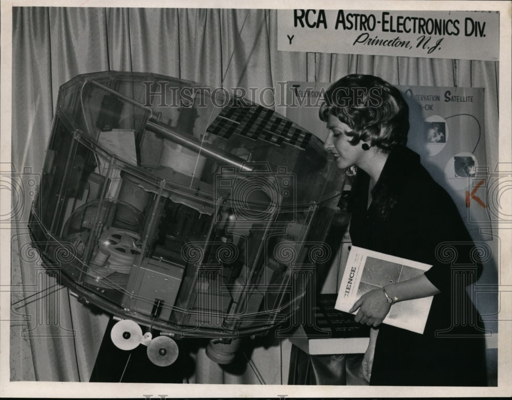 1963 Shirley Barth Looks Over Tiros VIII Weather Satellite Mock Up-Historic Images
