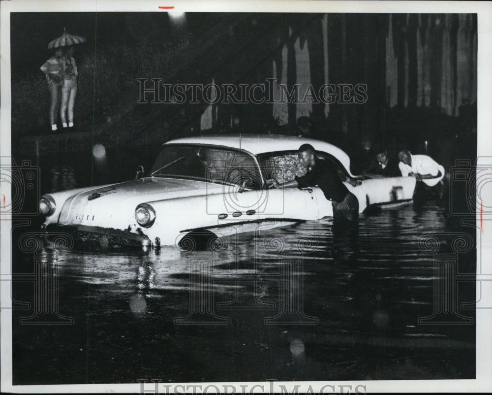 1965 Press Photo Flooded Underpass at 2839 E 75th - cvb32825 - Historic Images