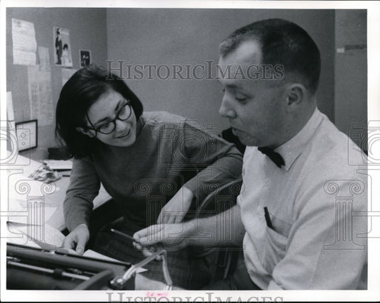 1966 Press Photo Phyllis Dreazen Music Intern and Robert Finn Plain Dealer Music - Historic Images