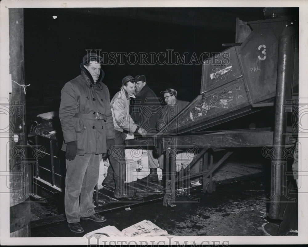 1955, Cold Outside the Plain Dealer Building - cvb32867 - Historic Images