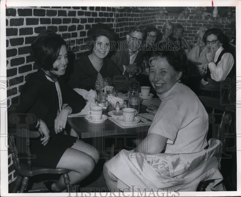 1970 Press Photo Cleveland PD Employees At Nancy Aldens retirement party - Historic Images