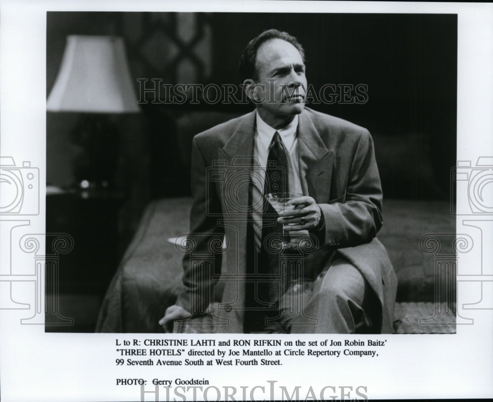 1993 Press Photo Actor Ron Rifkin acts in the play &quot;Three Hotels&quot; - cvb33000 - Historic Images