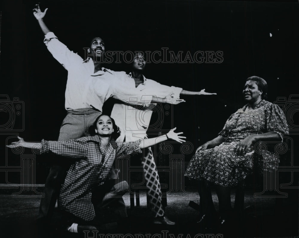 1973 Press Photo Lead actors and actresses acts their best in the play &quot;Raisin&quot; - Historic Images