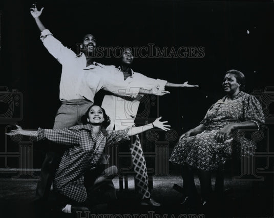 1973 Press Photo Lead actors and actresses acts their best in the play "Raisin" - Historic Images