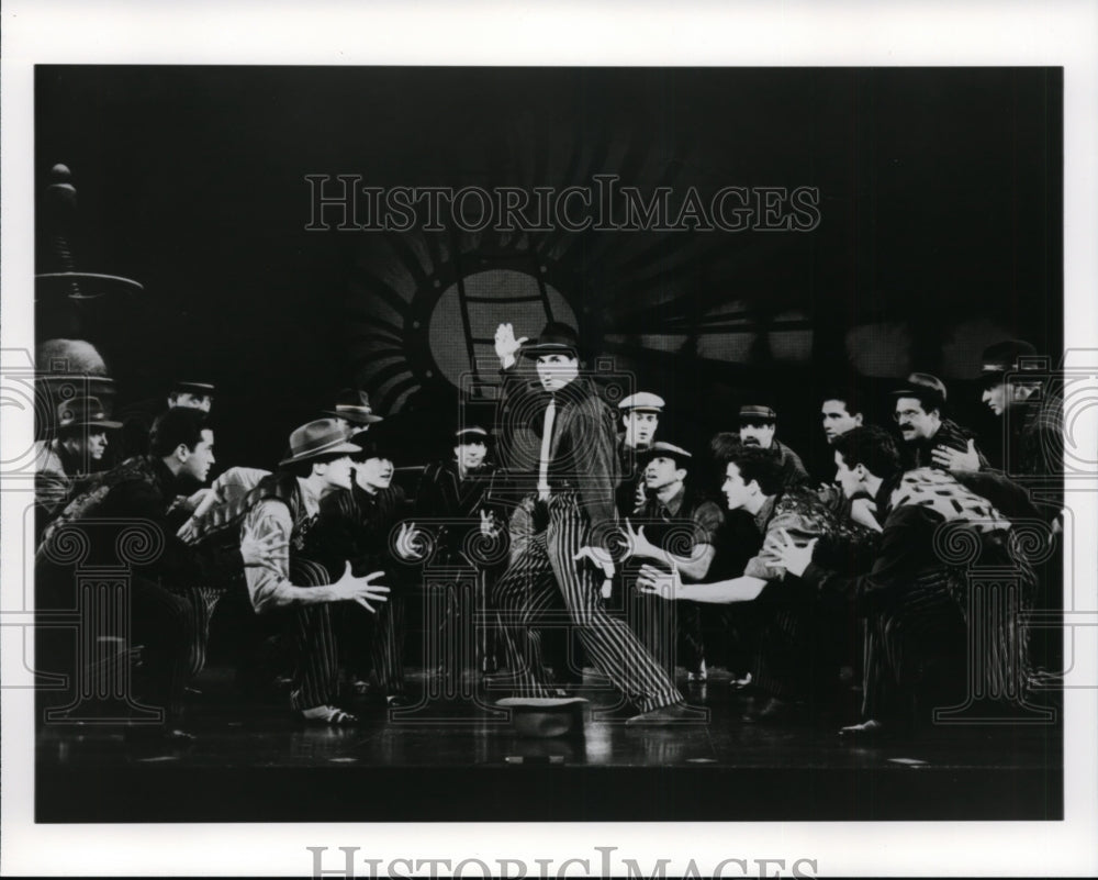 1992 Press Photo Play &quot;Guys and Dolls&quot;, &quot;Luck Be a Lady&quot; Performance - cvb33026 - Historic Images