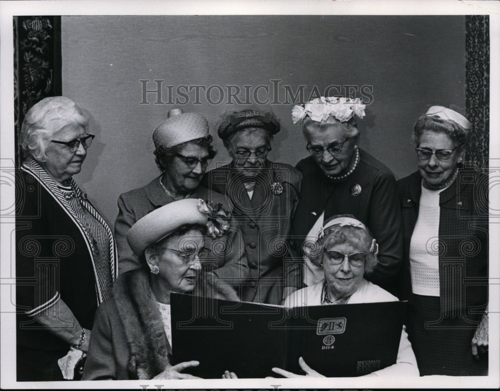 1967, World War I Lakeside Unit Nurses-reunion - cvb33100 - Historic Images