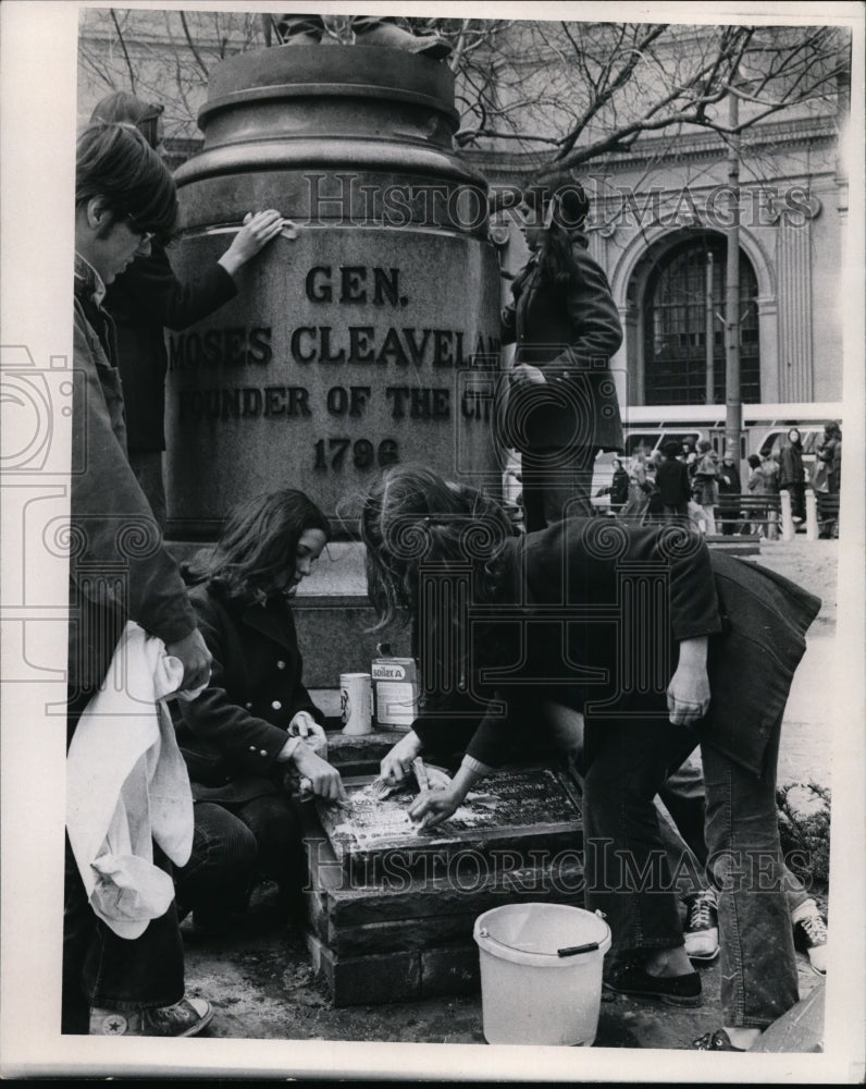 1971 Earth Week 1971-Historic Images