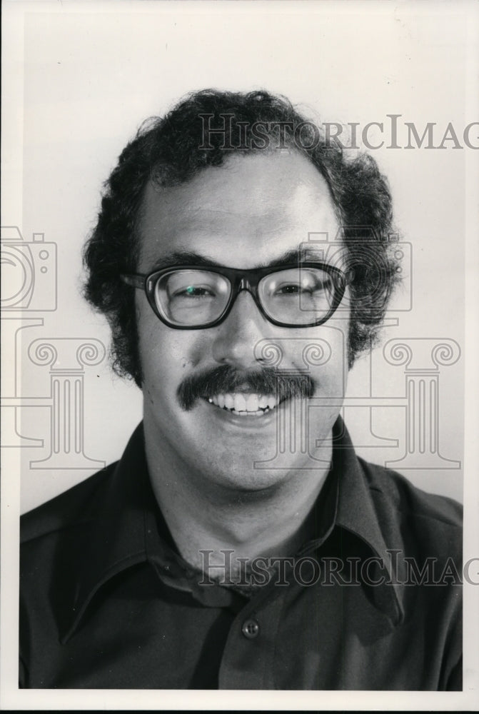 1976 Press Photo St. Joe High School track coach Ken Prince - cvb33143- Historic Images