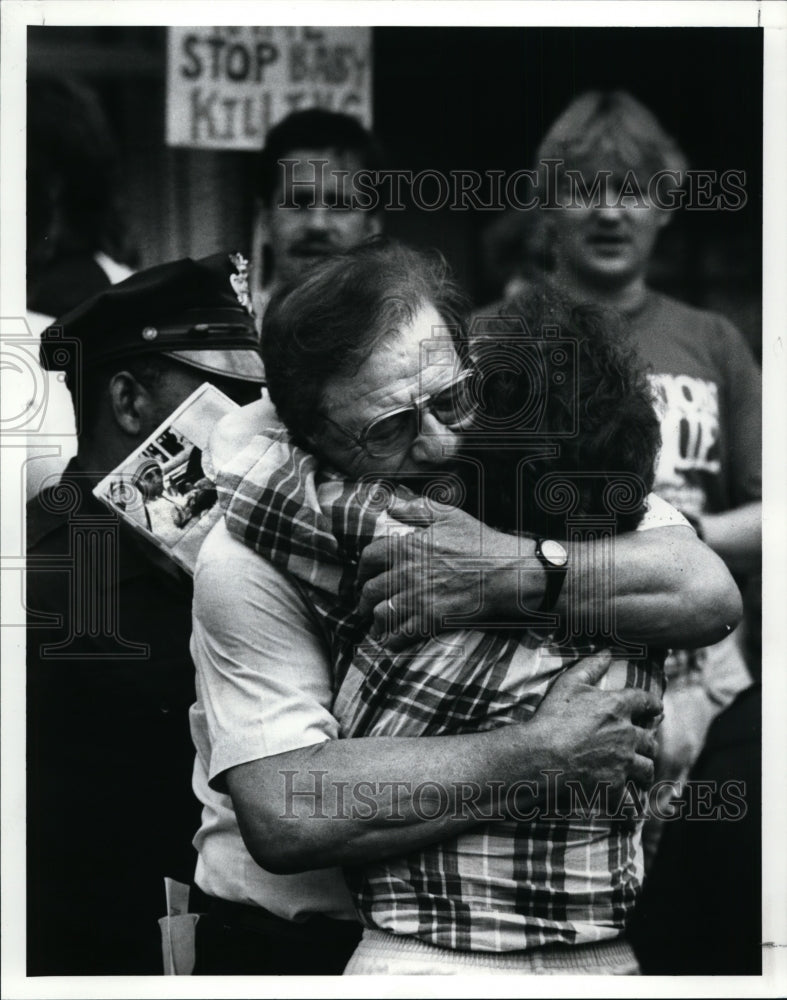 1989 Press Photo Arrested couple at The Abortion Clinic of Natl Health Care - Historic Images