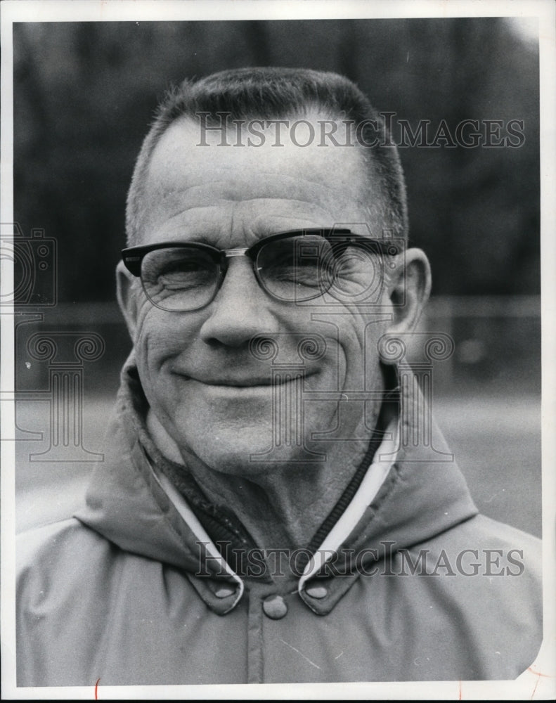 1976 Press Photo Coach Coogan Reese - cvb33548 - Historic Images