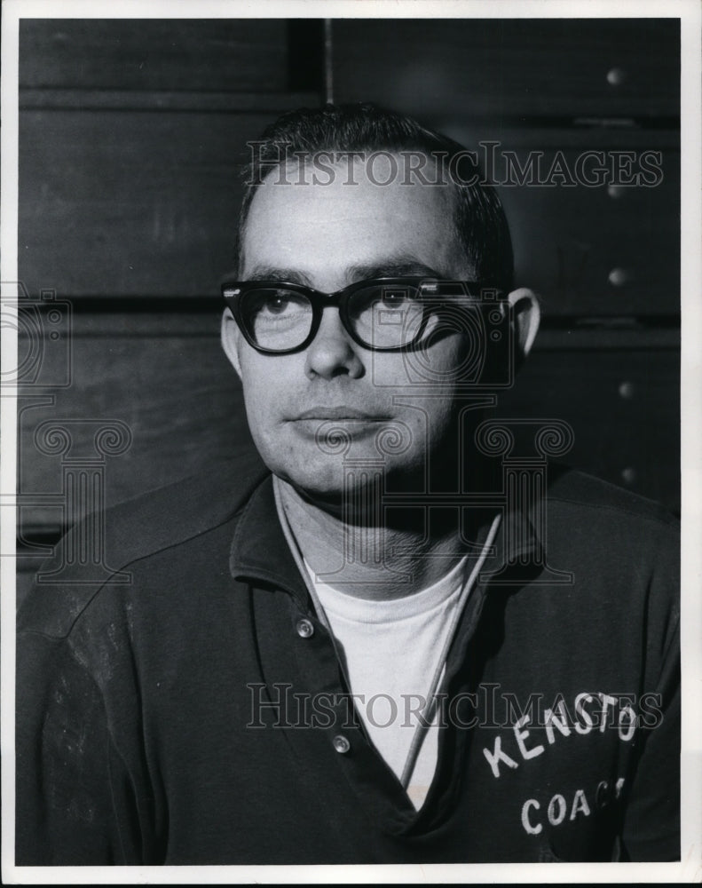1972 Press Photo Kenston High basketball coach Jon Hall - cvb33553-Historic Images