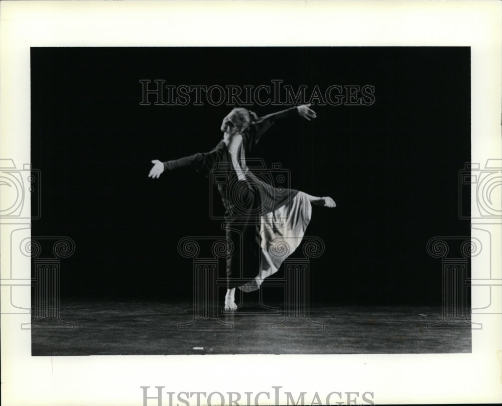 1981 Press Photo Beth Corning in "Second Take" a solo dance repertory - Historic Images