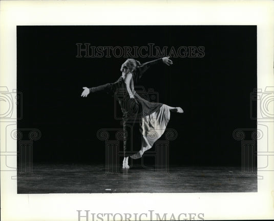 1981 Press Photo Beth Corning in "Second Take" a solo dance repertory - Historic Images