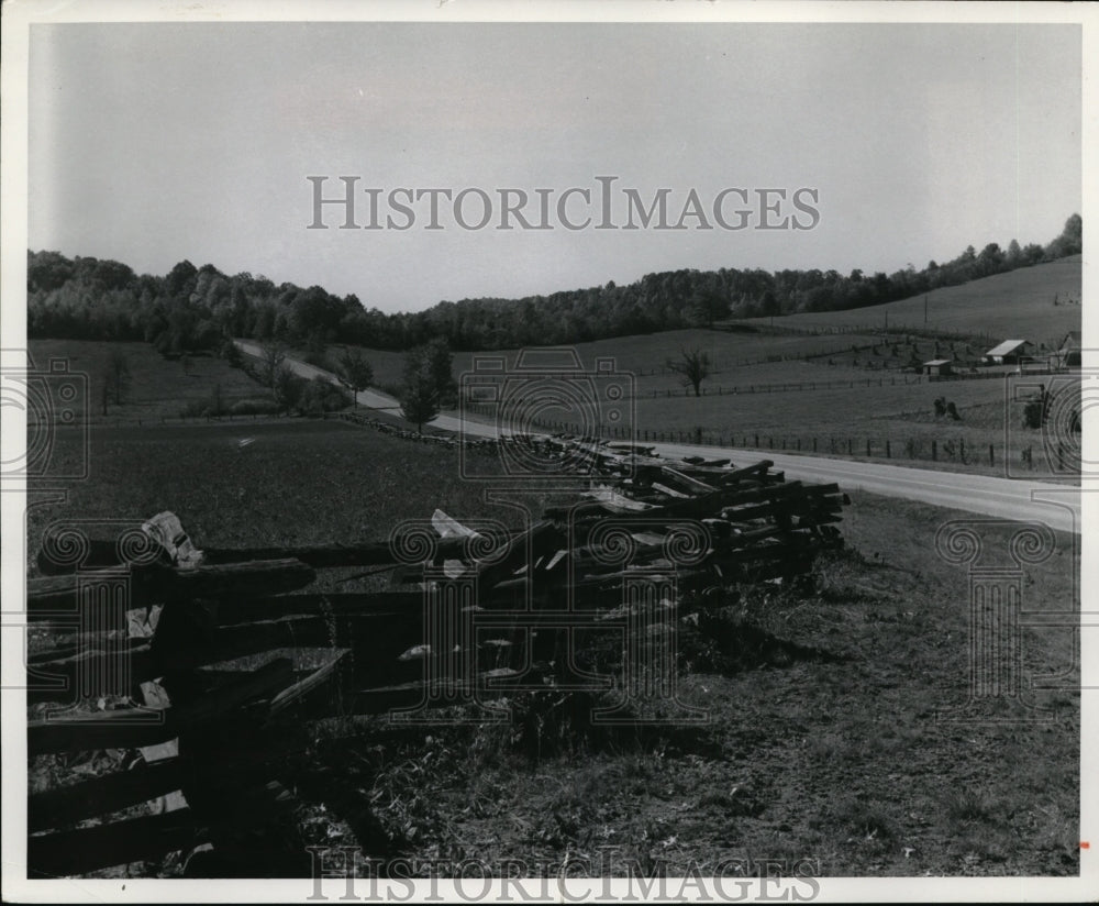 Press Photo Rail Fences - cvb33647 - Historic Images