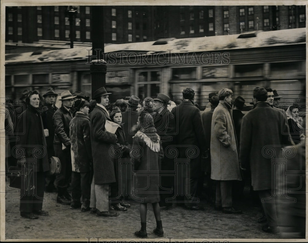 1945 Press Photo Euclid Avenue-car passes people up at the square - cvb33659 - Historic Images