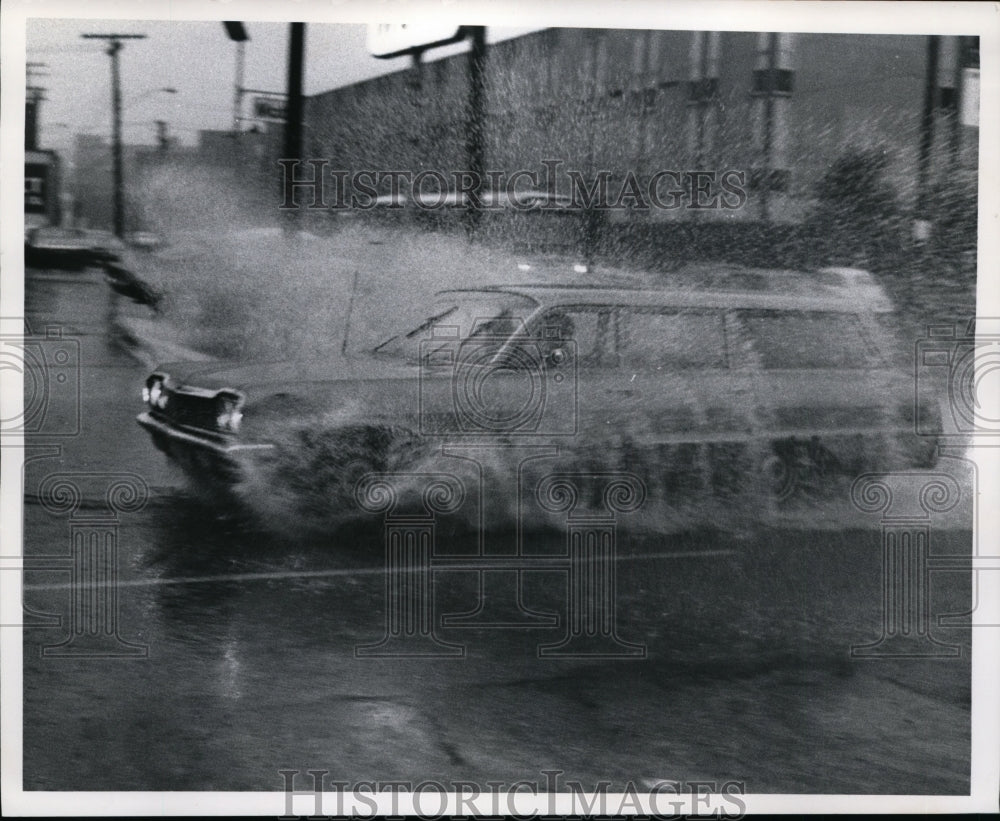 1971 Press Photo Rain Draped Car at E18 Superior-High Noon, Weather - cvb33691 - Historic Images