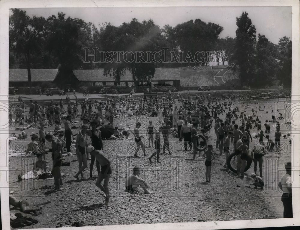 1940 Press Photo Crowd at Gordon Park - cvb33723 - Historic Images