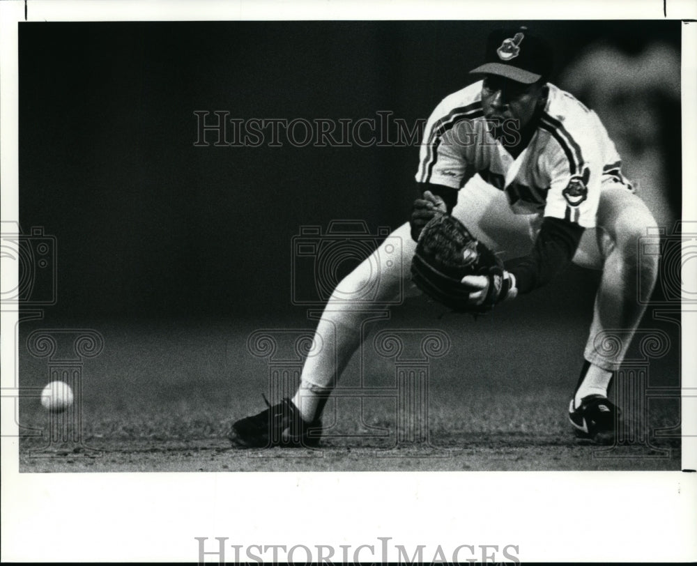 1990 Press Photo Jerry Brown during the Cleveland vs Milwaukee - cvb33772- Historic Images