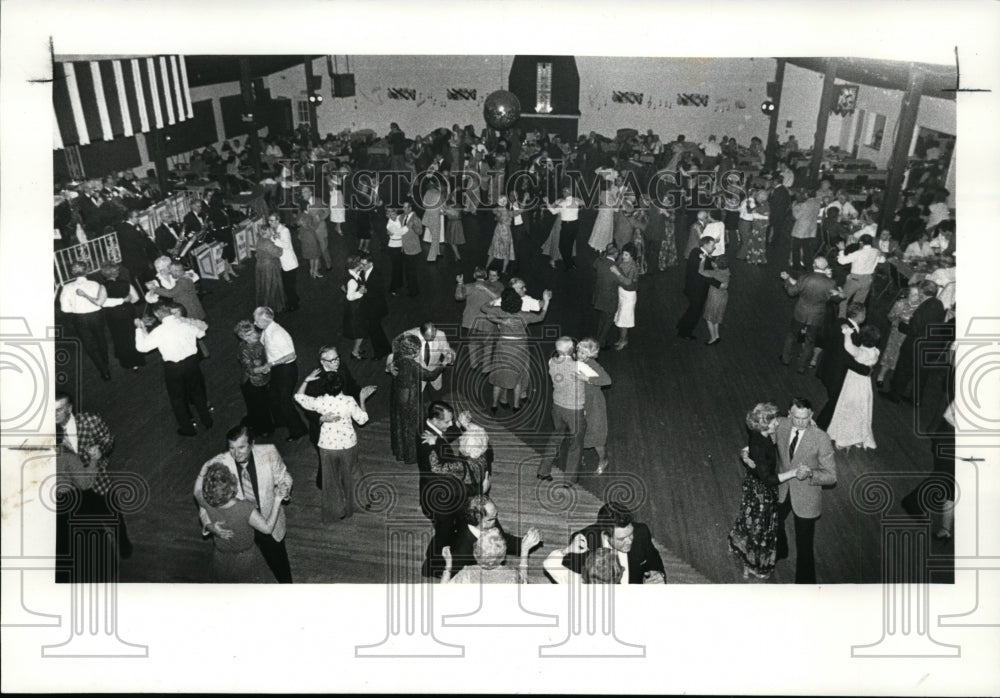 1982 Press Photo Ballroom Dancing at Spring Vale - cvb33791 - Historic Images