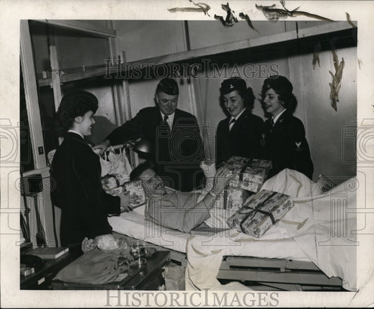 1946 Press Photo American Legion's on campaign to provide gifts for veterans - Historic Images