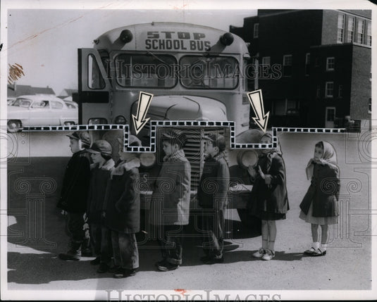 1956 Press Photo Brooklyn Elem School children not visible to bus driver.- Historic Images